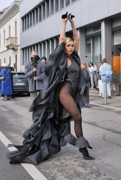Bianca Censori at the Grammys 2025: Style, Spotlight & Kanye